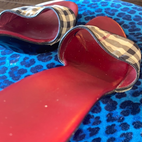 Burberry platform slides tan check pattern. - Picture 12 of 14